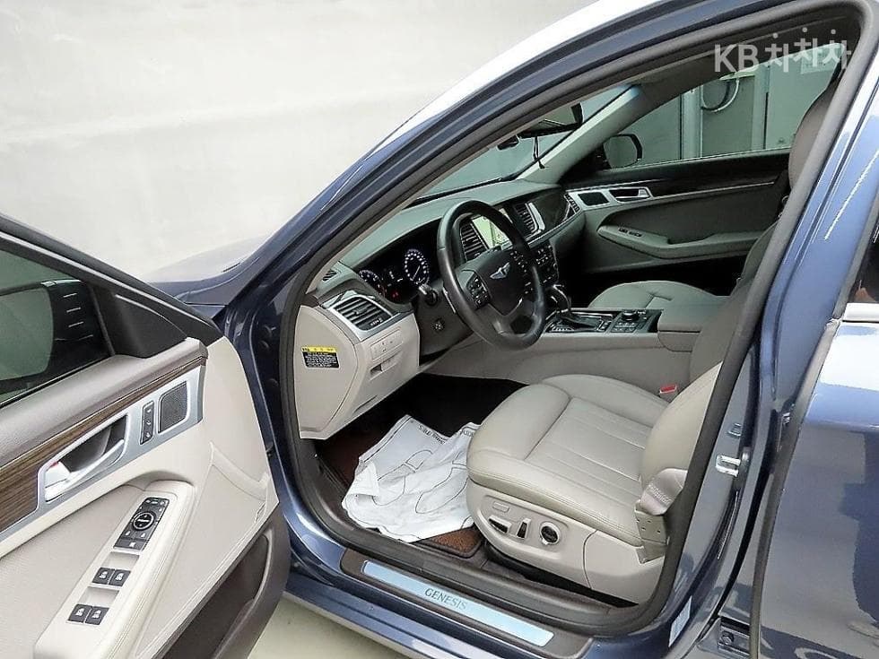 Hyundai GenesisDHG330 Premium AWD - 5