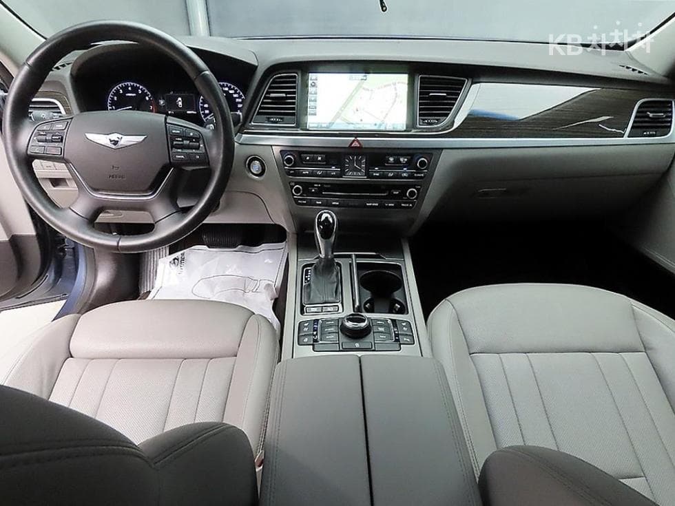 Hyundai GenesisDHG330 Premium AWD - 7