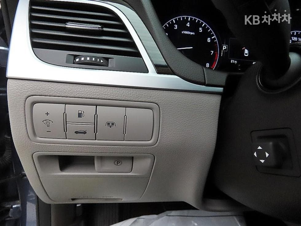 Hyundai GenesisDHG330 Premium AWD - 12