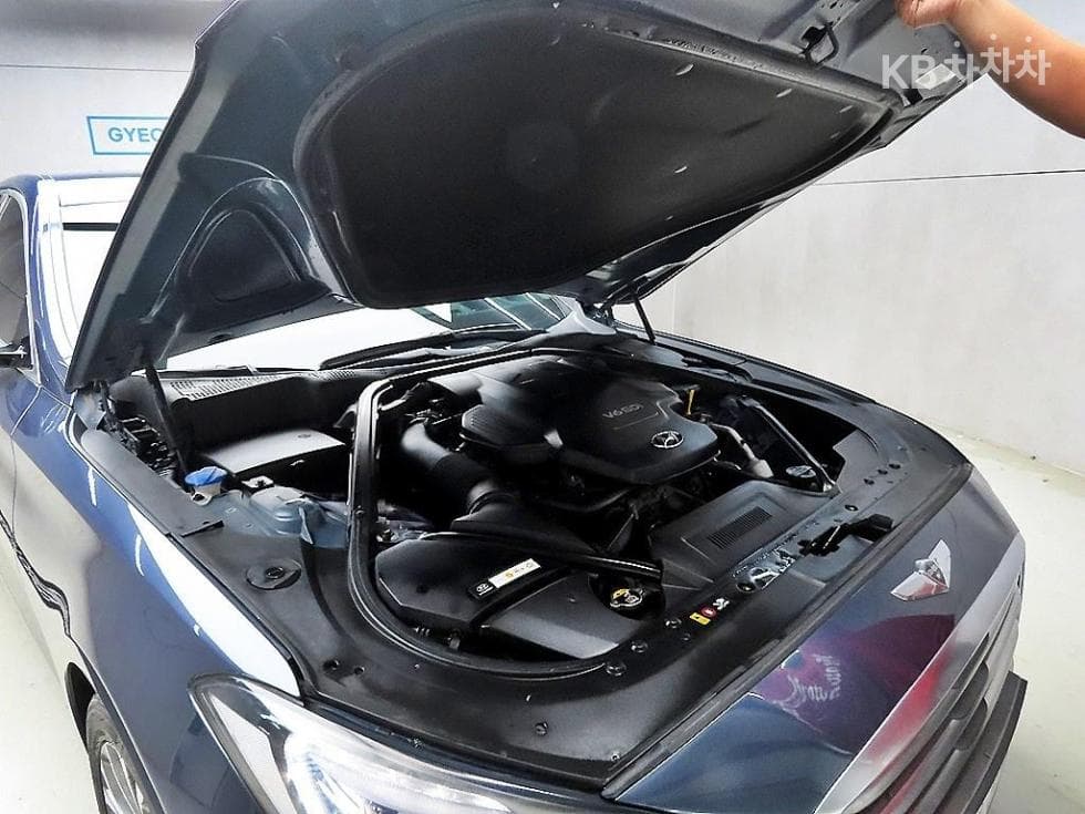 Hyundai GenesisDHG330 Premium AWD - 18