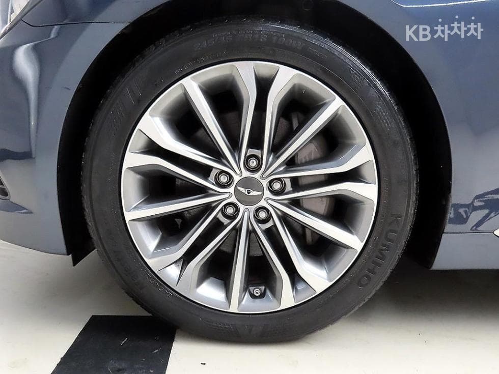 Hyundai GenesisDHG330 Premium AWD - 19