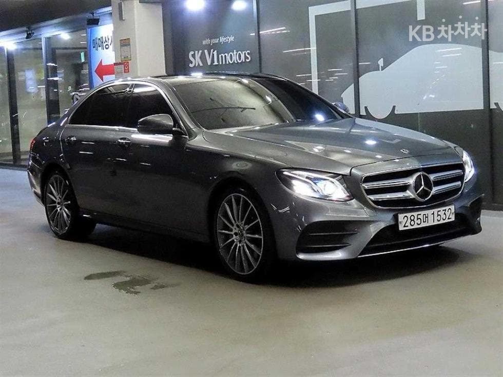 Mercedes-Benz E-Class (W213) E350 4MATIC AMG Line - Image 1