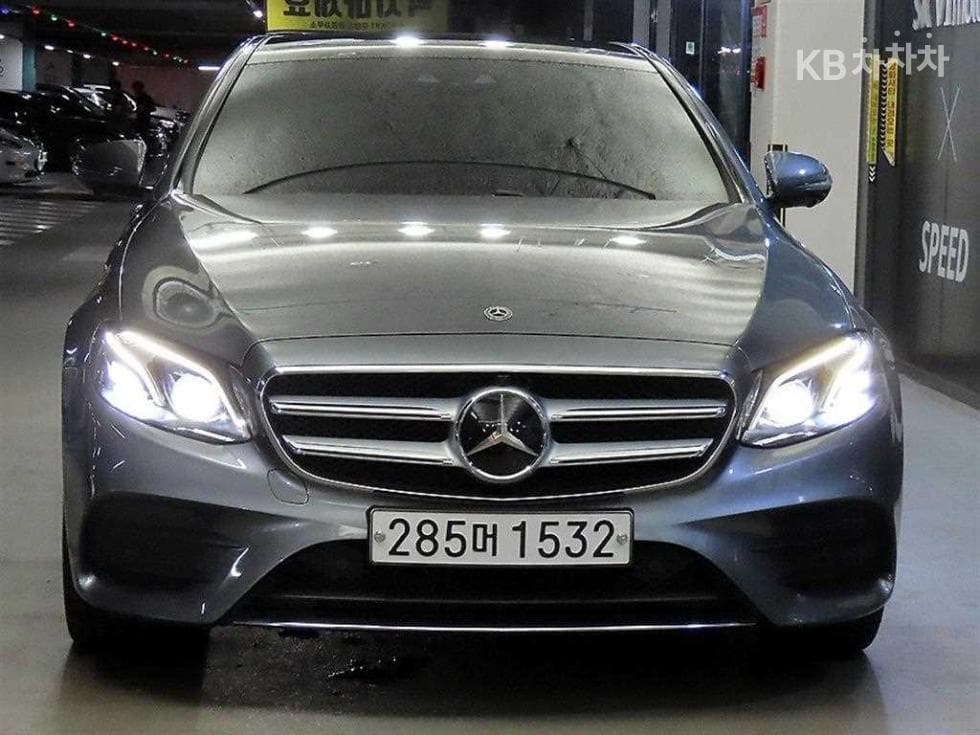 Mercedes-Benz E-Class (W213)E350 4MATIC AMG Line - 2