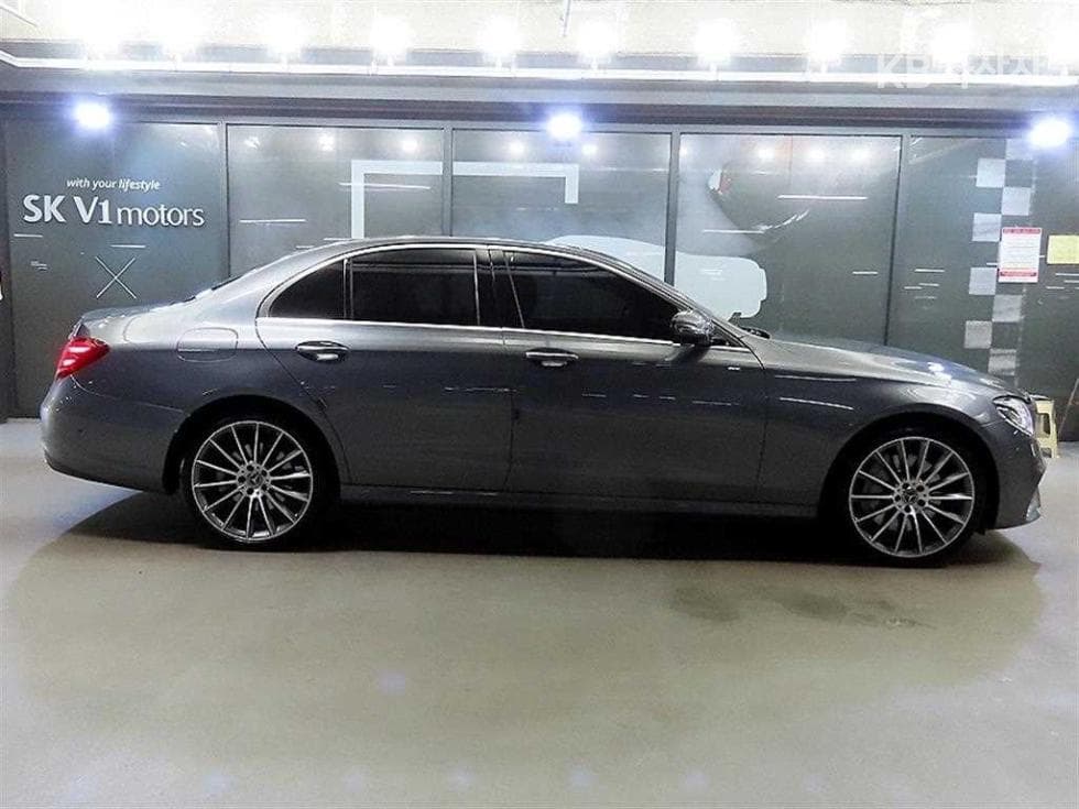 Mercedes-Benz E-Class (W213)E350 4MATIC AMG Line - 3