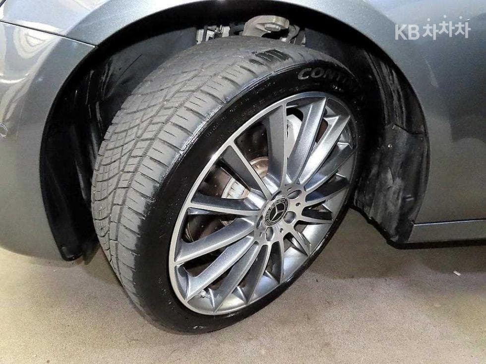 Mercedes-Benz E-Class (W213)E350 4MATIC AMG Line - 20
