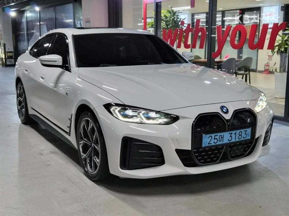 BMW i4 eDrive40 M Sport Pro - Image 1