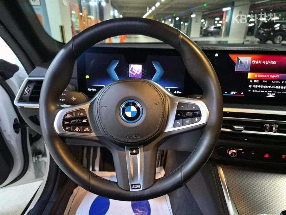 BMW i4eDrive40 M Sport Pro - 8