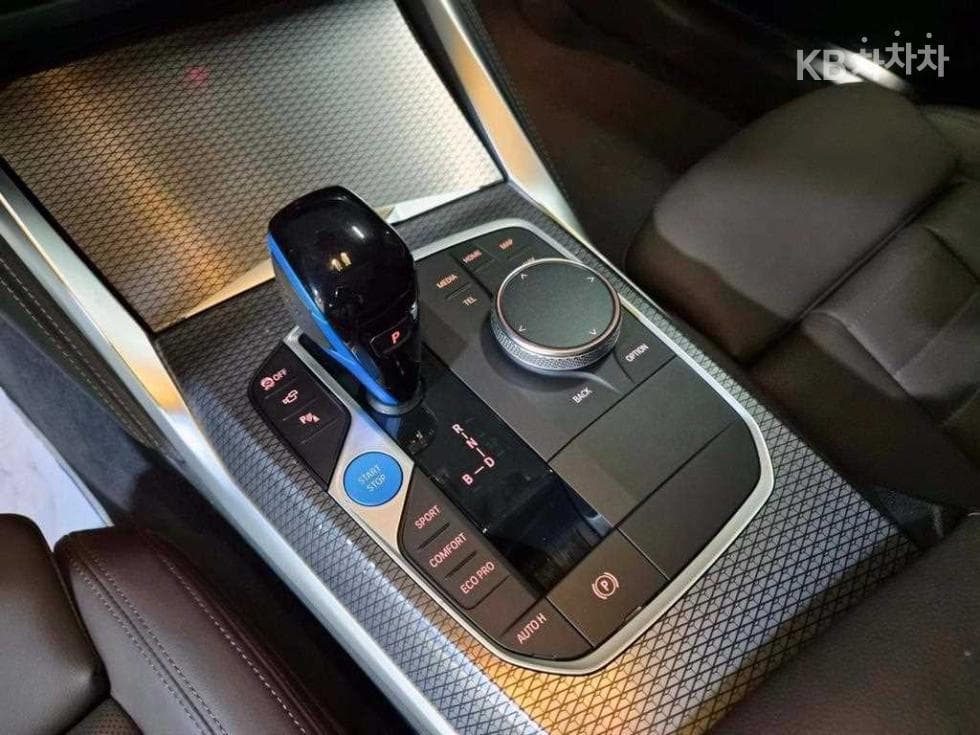 BMW i4eDrive40 M Sport Pro - 11