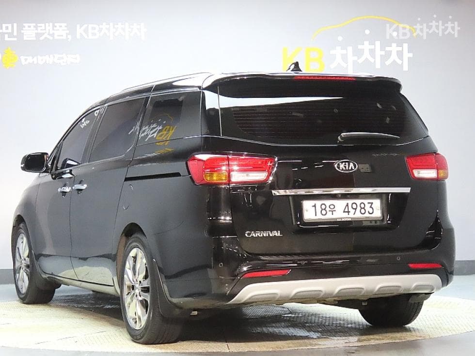 Kia All New Carnival9-seater 2.2 Diesel Prestige - 4