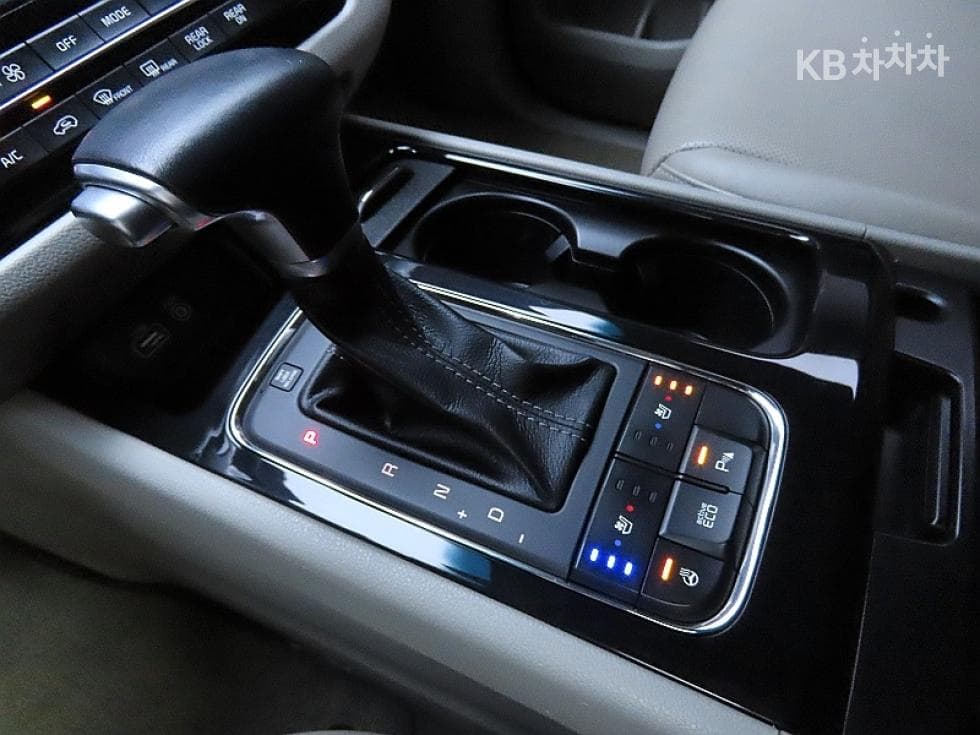 Kia All New Carnival9-seater 2.2 Diesel Prestige - 9