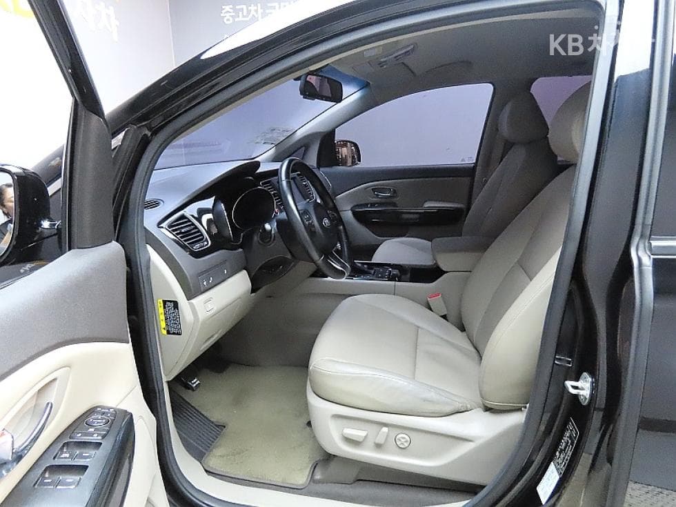 Kia All New Carnival9-seater 2.2 Diesel Prestige - 10