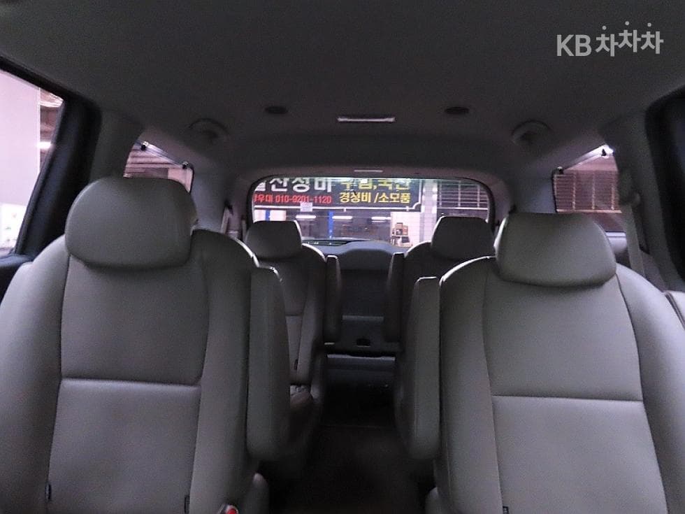 Kia All New Carnival9-seater 2.2 Diesel Prestige - 12