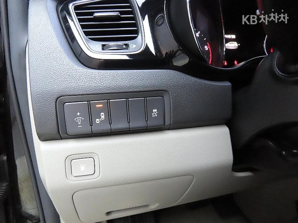Kia All New Carnival9-seater 2.2 Diesel Prestige - 13