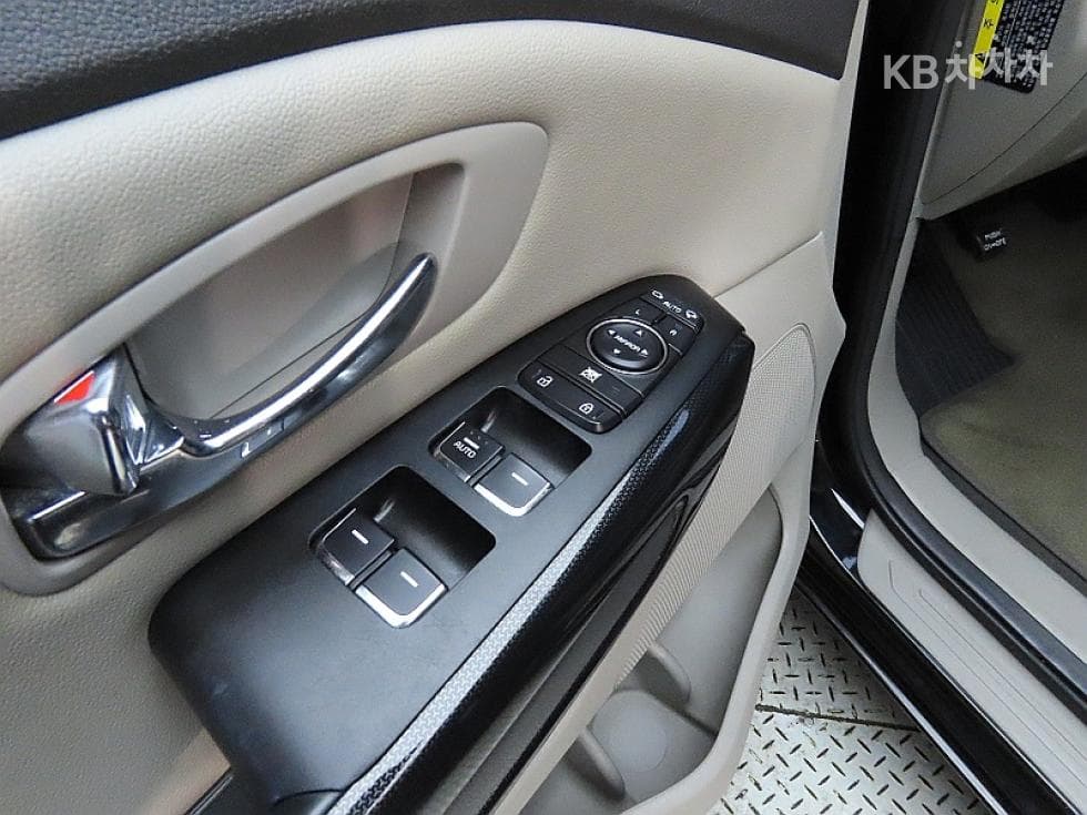Kia All New Carnival9-seater 2.2 Diesel Prestige - 14