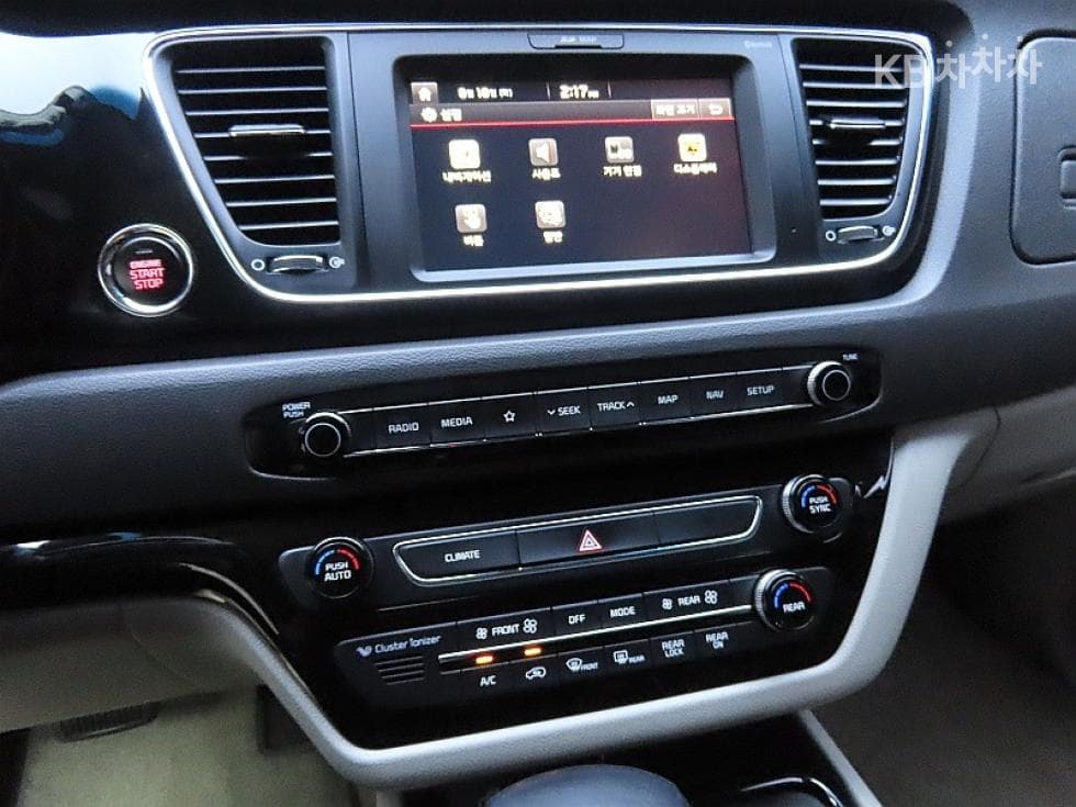 Kia All New Carnival9-seater 2.2 Diesel Prestige - 16