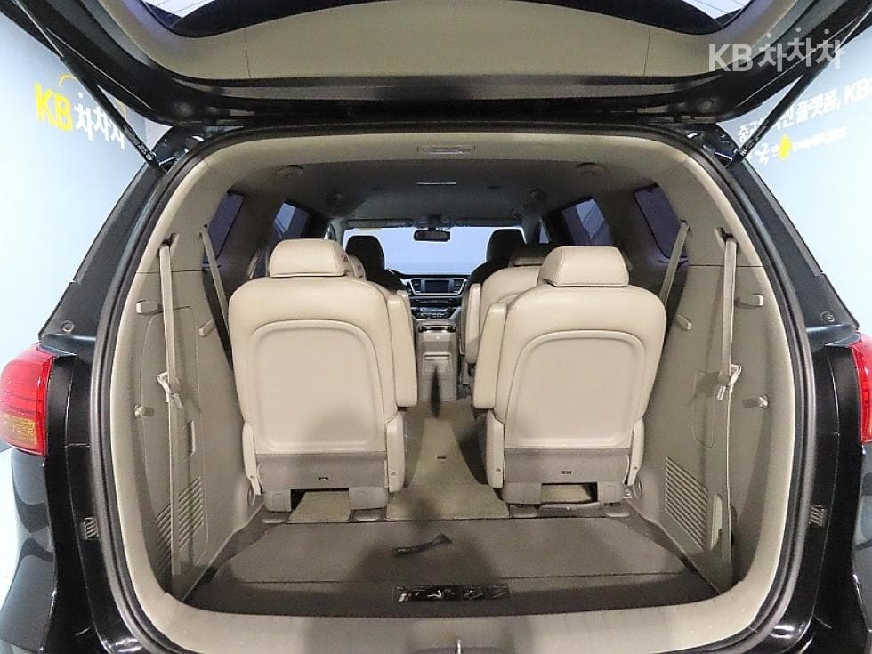 Kia All New Carnival9-seater 2.2 Diesel Prestige - 19
