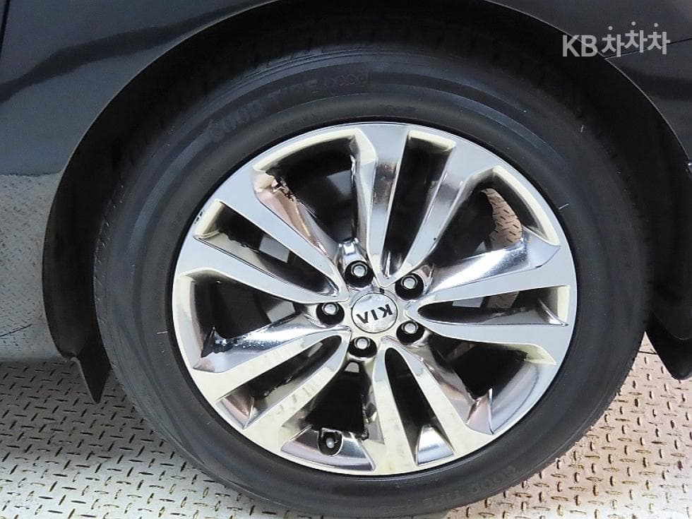 Kia All New Carnival9-seater 2.2 Diesel Prestige - 20