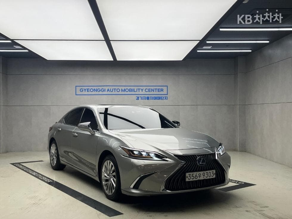 Lexus New 제너Ray (van)션 ES 300h Executive - Image 1