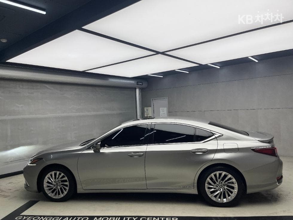 Lexus New 제너Ray (van)션 ES300h Executive - 4