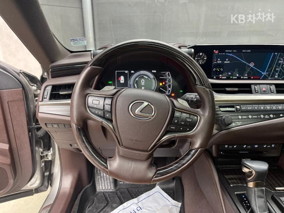 Lexus New 제너Ray (van)션 ES300h Executive - 9