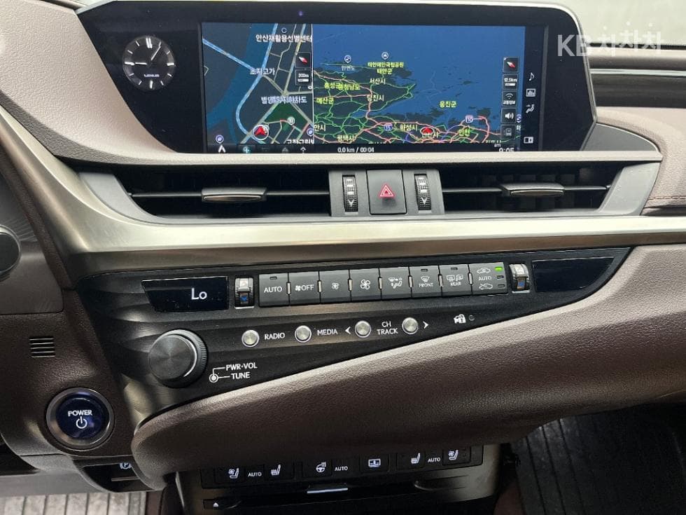 Lexus New 제너Ray (van)션 ES300h Executive - 12