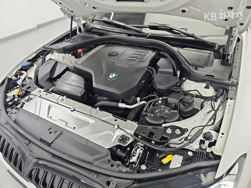 BMW 3 Series (G20)320i M Sport - 5