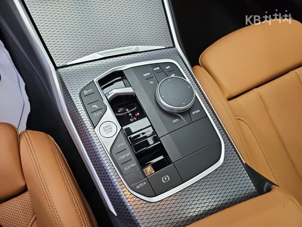 BMW 3 Series (G20)320i M Sport - 8