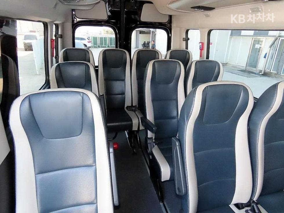 Hyundai Solati2.5 Diesel 15-seater Luxury - 8