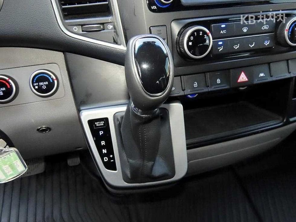 Hyundai Solati2.5 Diesel 15-seater Luxury - 12