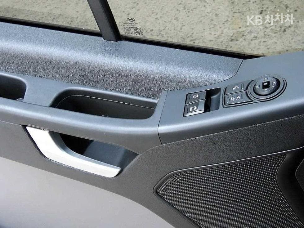 Hyundai Solati2.5 Diesel 15-seater Luxury - 13