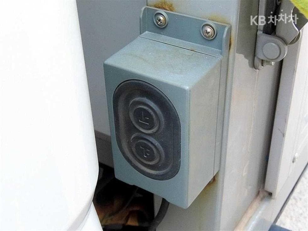 Киа The New (фейслифт) Бонго 3 (лек) EVWing Body 1 тон 전동식 Королевска кабина Удължено междуосие GL - 7