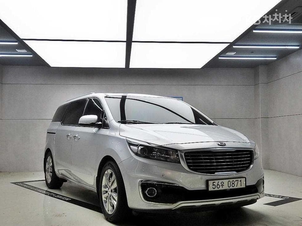 Kia All New Carnival 7-seater (Limousine) 2.2 Diesel Limousine President - Image 1