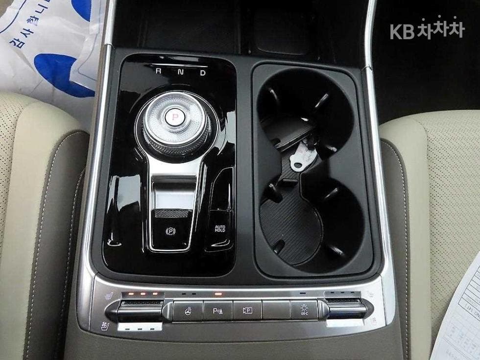 Kia The New (facelift) Carnival Hybrid 4th generation1.6 HEV 9-seater Signature - 10