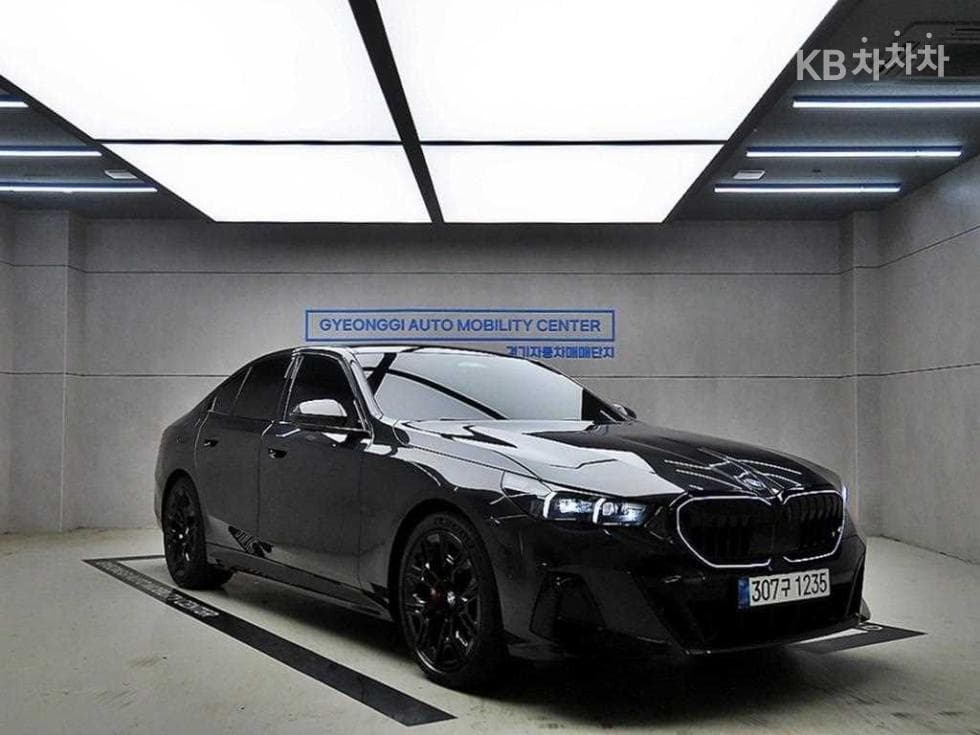 BMW New5 Series(G60) 530i xDrive M Sport - Image 1