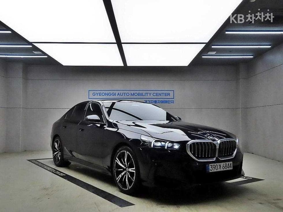 BMW New5 Series(G60) 530i xDrive M Sport - Image 1