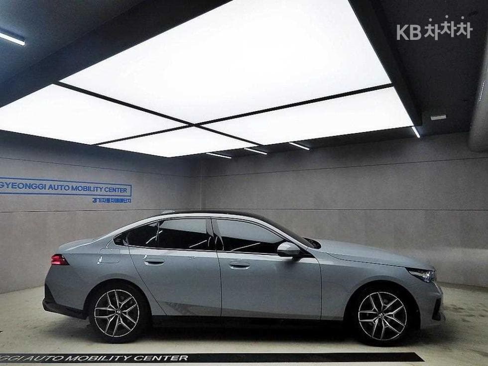 BMW New5 Series(G60)520i M Sport - 2