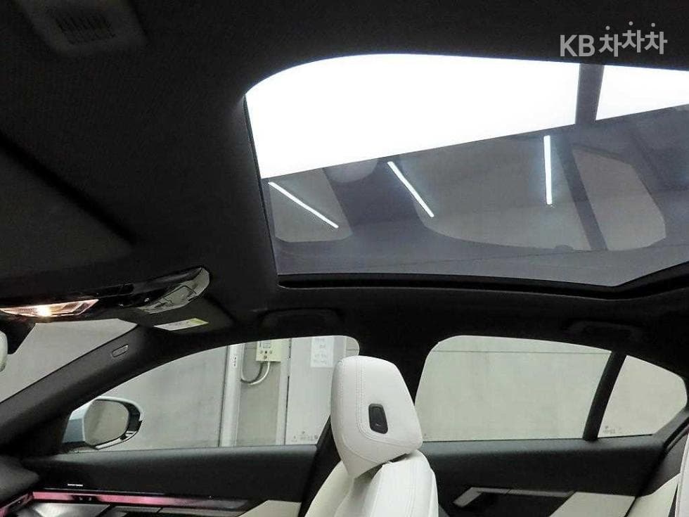 BMW New5 Series(G60)520i M Sport - 16