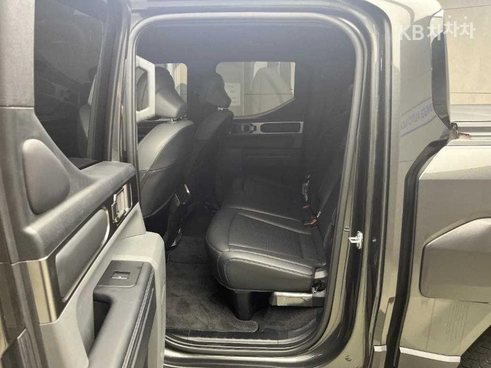 Киа TasmanG2.5 T-GDI 4x4 Динамичен - 6