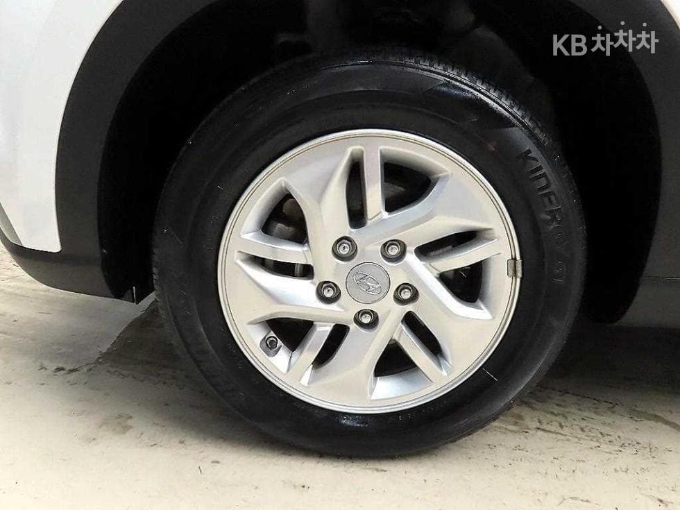 Хюндай ВениуБензин 1.6 Premium - 20