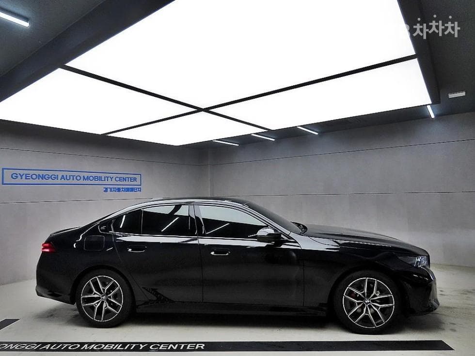 BMW Нов5 Серия(G60)520i SE - 2