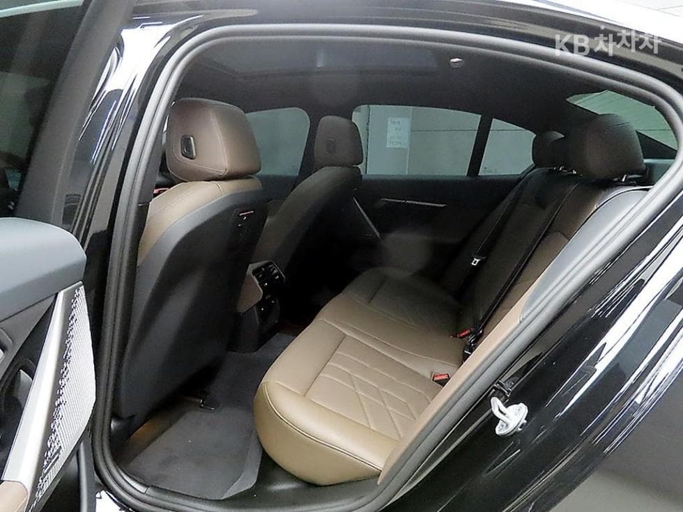 BMW Нов5 Серия(G60)520i SE - 6