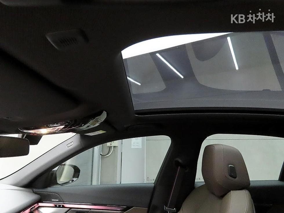 BMW Нов5 Серия(G60)520i SE - 16
