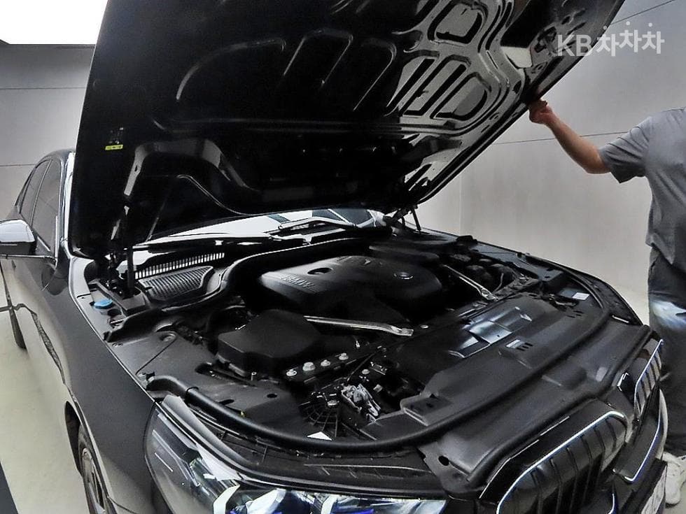 BMW Нов5 Серия(G60)520i SE - 19