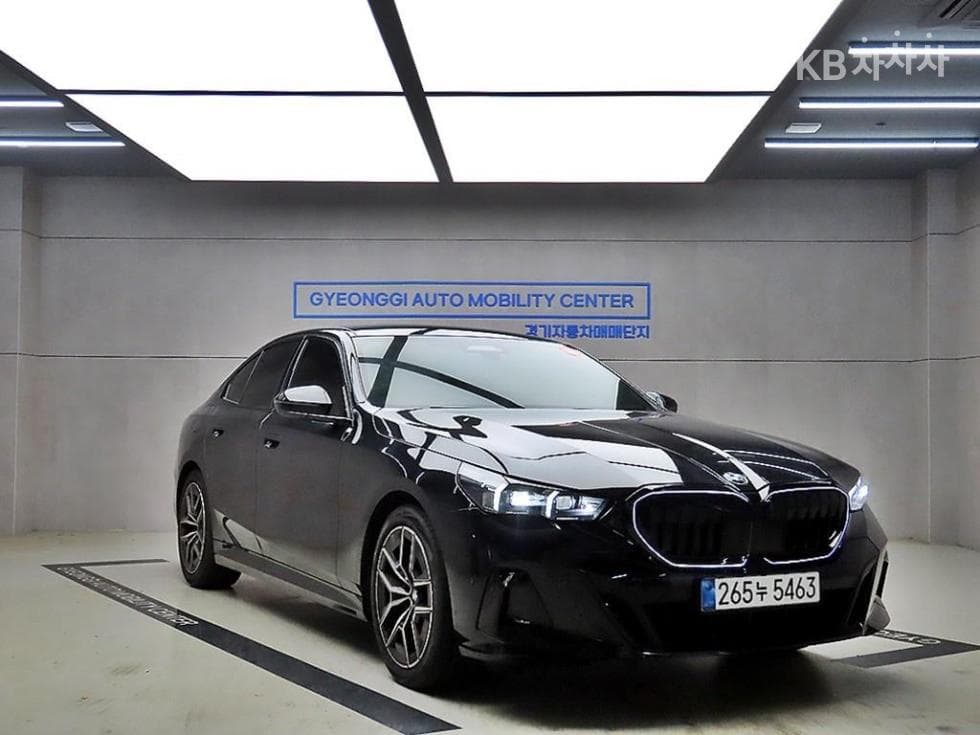 BMW New5 Series(G60) 520i SE - Image 1