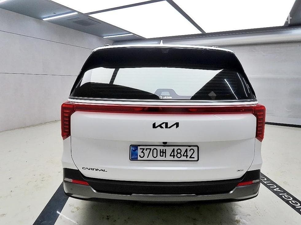 Киа The New (фейслифт) Канивал 4-то поколениеG3.5 GDI 9-местен X-Line - 3