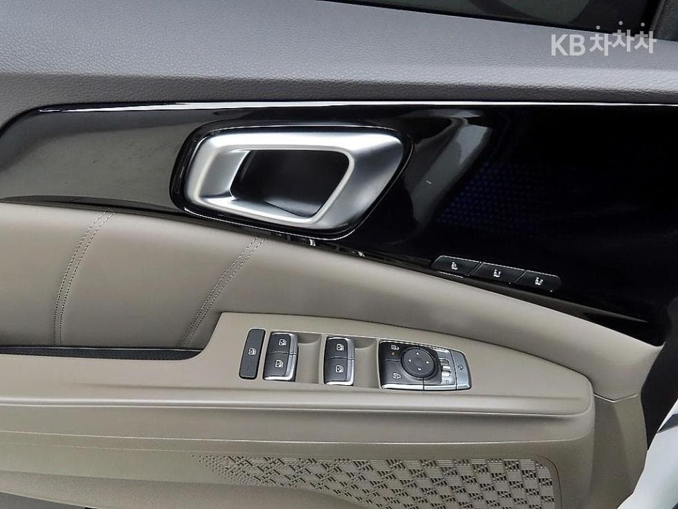 Киа The New (фейслифт) Канивал 4-то поколениеG3.5 GDI 9-местен X-Line - 11