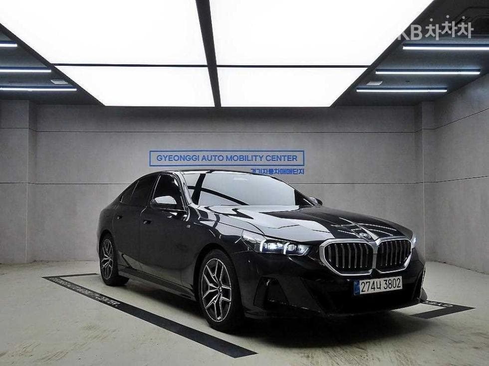 BMW Нов5 Серия(G60) 520i Стандартен - Image 1