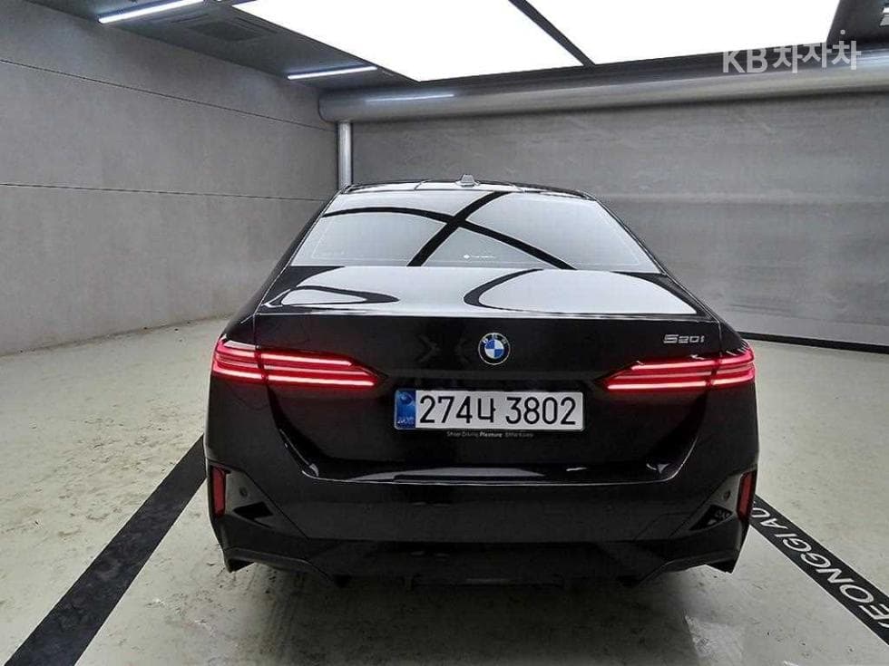 BMW Нов5 Серия(G60)520i Стандартен - 3