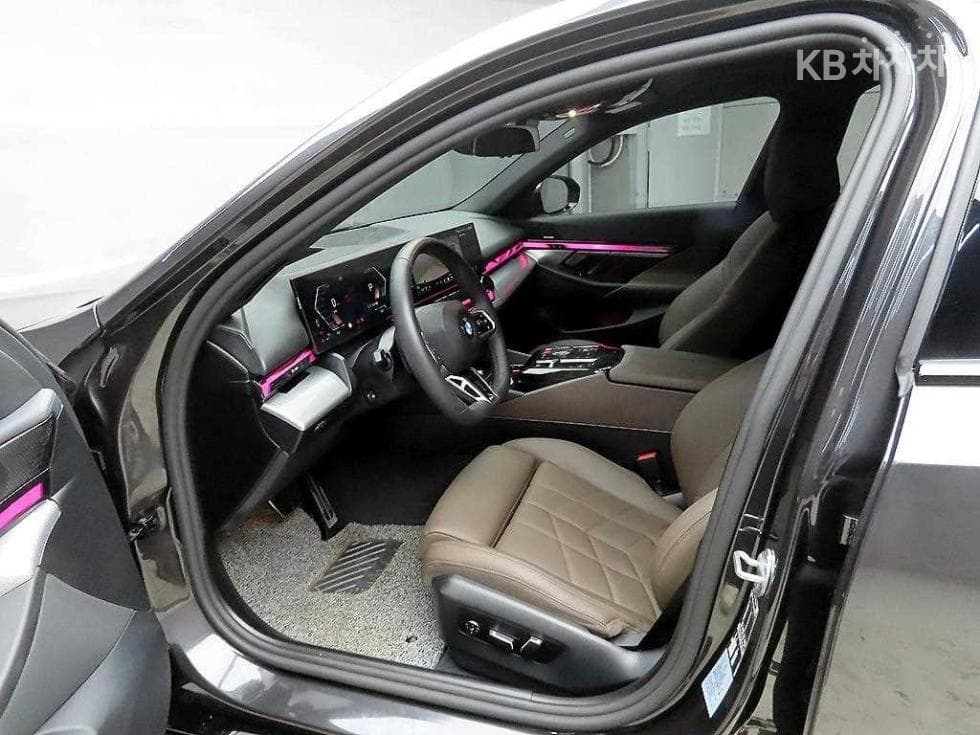 BMW Нов5 Серия(G60)520i Стандартен - 5