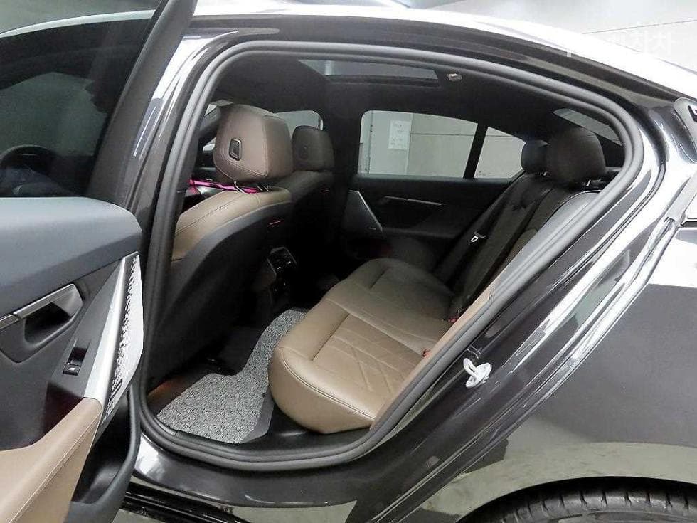 BMW Нов5 Серия(G60)520i Стандартен - 6